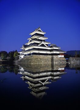 Burg Matsumoto in der Pr&auml;fektur Nagano in Japan. Die auch Kr&auml;henburg genannte Burg ist Nationalschatz. 
