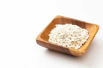 白背景にプレスした大麦。