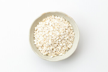 白背景にプレスした大麦。