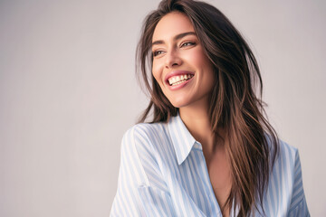 Fototapeta premium portrait of a smiling woman in casual attire with a light background and ample copy space for text or graphics overlay in various design contexts