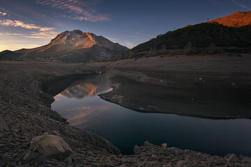 Sunset at the Camporredondo reservoir, Palencia, with the Espigüete peak in the background and the...