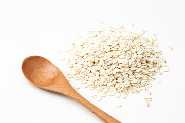 白背景にプレスした大麦。