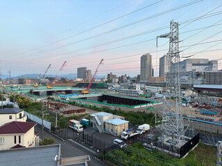 神奈川県の橋本駅の、リニアの駅の工事現場の風景