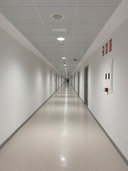 pasillo largo blanco corredor blanco hospital
