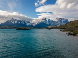 Obraz premium Scenic view of the Torres del Paine mountain range in Patagonia, Chile