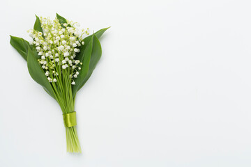 Obraz premium Lilies of the valley flowers on color background, top view.