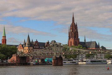 Frankfurter Wahrzeichen; Eiserner Steg und Kaiserdom