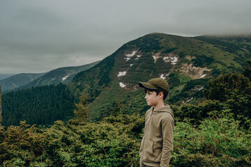 Hiking trip with my son to the mountains in the summer. Harmonious child rearing.