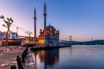 Naklejka premium A long exposure of the Ortakoy Mosque in Istanbul early in the morning