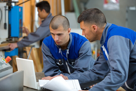 auto mechanic using a laptop for scanning engine error codes