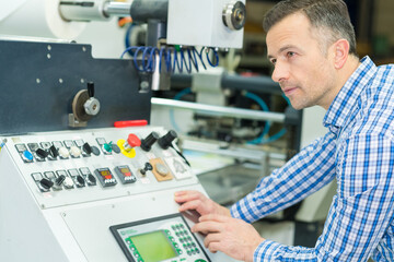 Obraz premium technician at controls of production line