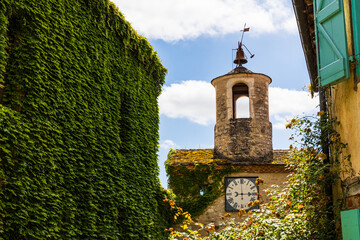 Porte de l’Horloge menant vers le cœur du village médiéval de Cordes-sur-Ciel