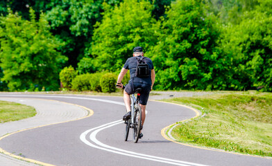 Naklejka premium Cyclist ride on the bike path in the city Park 