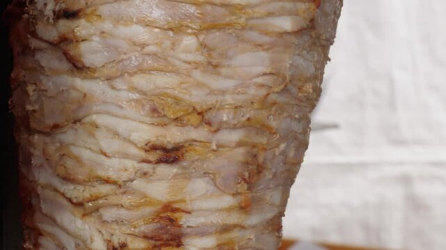 Grilled D?ner Meat Sliced with Electric Knife