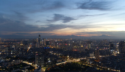 Vue a&eacute;rienne de Hanoi au coucher de soleil