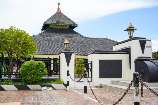 Demak Great Mosque (Masjid Agung Demak) is one of the oldest mosques in Indonesia. The mosque was built by the Wali Songo with Sunan Kalijaga. Demak Sultanate (Kesultanan). Demak, Indonesia.