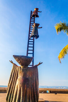 Puerto Vallarta, Jalisco Mexico, september 26 2023 sculpture called In Search of Reason created in 2000 by the artist Sergio Bustamante, on the malecon of Puerto Vallarta, Jalisco.