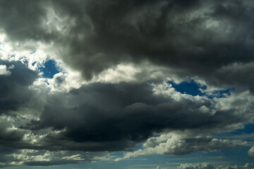 Obraz premium Dramatic night Sky. Majestic sunlight. Sunset light reflected on clouds. Sun rays over panoramic view. Freedom peaceful life. Sunset Sky. Twilight Evening. Sunset Sky Backgrounds, Dramatic Sky.