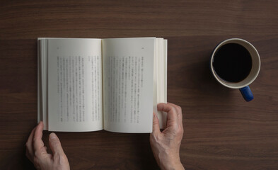 Senior woman reading a book. 読書をするシニア女性