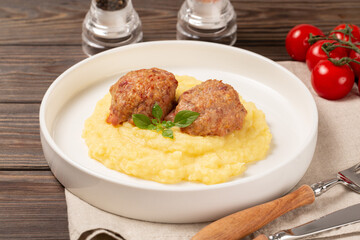 Meatballs with mashed potatoes