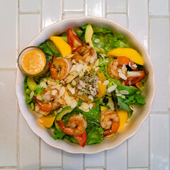 Salad vegetables with prawns, avocado, mango pulp.