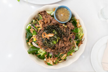 Beef salad with seaweed (wakame)