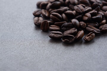 焙煎したコーヒー豆
