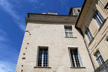bâtiment ancien à Uzes