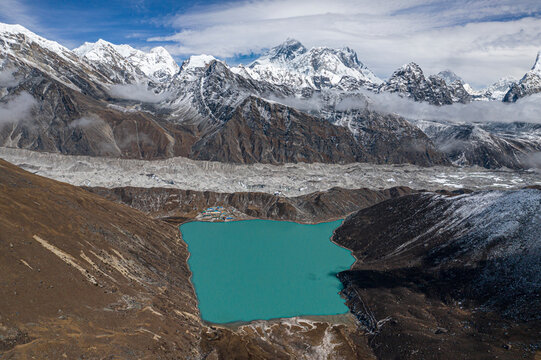 Aerial view of Gokyo lake surrounded by snow-capped mountains in Everest mont, Lho tse mont, Khumjung, Province no 1, Nepal.