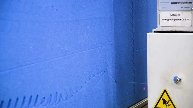 Polyurethane foam contour cutting line