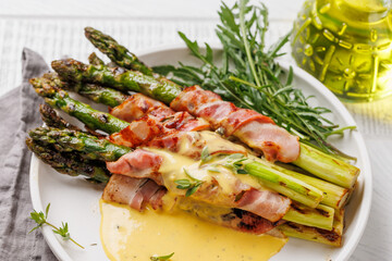Grilled asparagus with bacon and egg sauce
