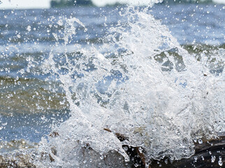 the sea is in the middle lane, the water breaks on the shore, the sound of the surf, room decoration, design