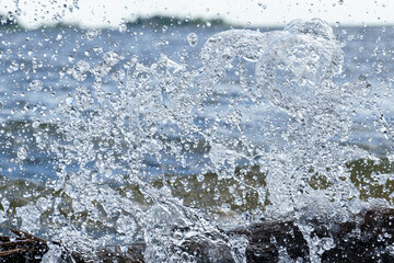 the sea is in the middle lane, the water breaks on the shore, the sound of the surf, room decoration, design