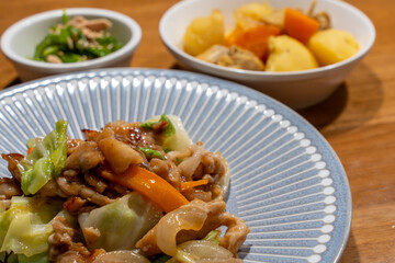 野菜炒めと日本のおかず