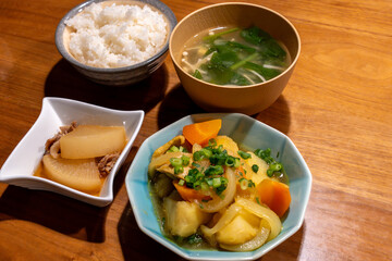 肉じゃがと煮物の定食