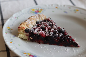 cheesecake with berries