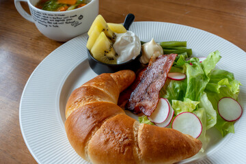 クロワッサンモーニング