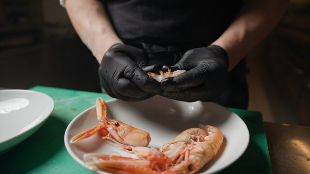 Cleaning A Shrimp Before Cooking It 