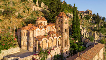 Obraz premium Ruins of old town in Mystras, Greece - archaeology background