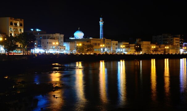 Panorama de Mutrah de noche, Sultanato de Om&aacute;n