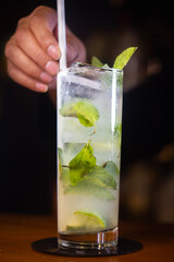 Mojito Color blanco con presencia humana