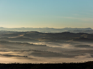 nevoeiro nas montanhas da mantiqueira