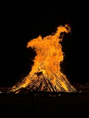 "Campfire in the Dark Night: A Cozy Retreat"