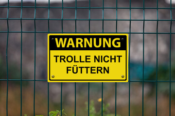 Warning, don't feed the trolls - Sign in German