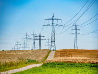 Hochspannungsmasten einer Überlandleitung