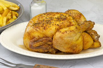poulet rôti et frites, vue du dessus