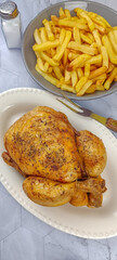 poulet rôti et frites, vue du dessus