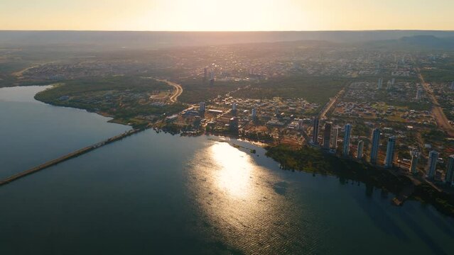Vista a&eacute;rea da cidade de Palmas Tocantins brasil ao nascer do sol