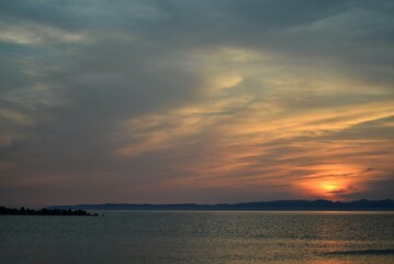 情緒的な夕空（日本海の日没）
