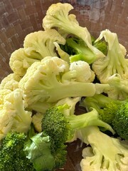 COUVE FLOR, BROCOLIS E SALADAS